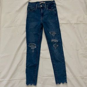 Levi’s 720 high rise super skinny jeans. Size 26.